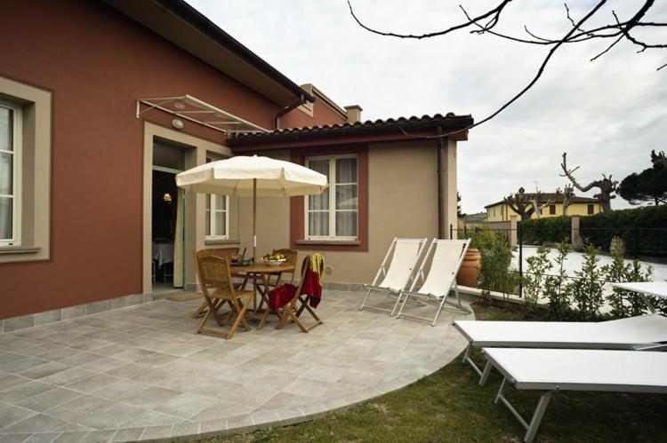 Cevoli Country Resort Lari Esterno foto
